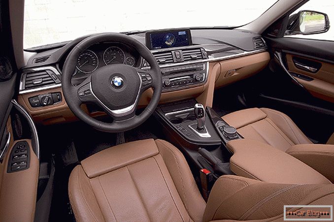 BMW 328i salon