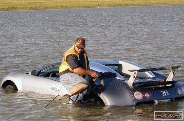 Bugatti Veyron SuperSport u jezeru