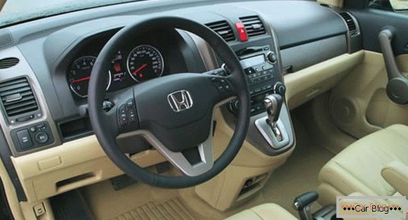 Honda CR-V ima sve detaljne promišljene interijere
