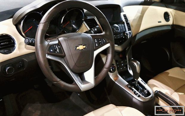 Kvaliteta završnog materijala i velike mogućnosti prilagodbe su prepoznatljive kvalitete Chevrolet Cruze salona.