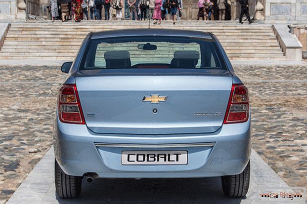 Chevrolet Cobalt auto: stražnji pogled