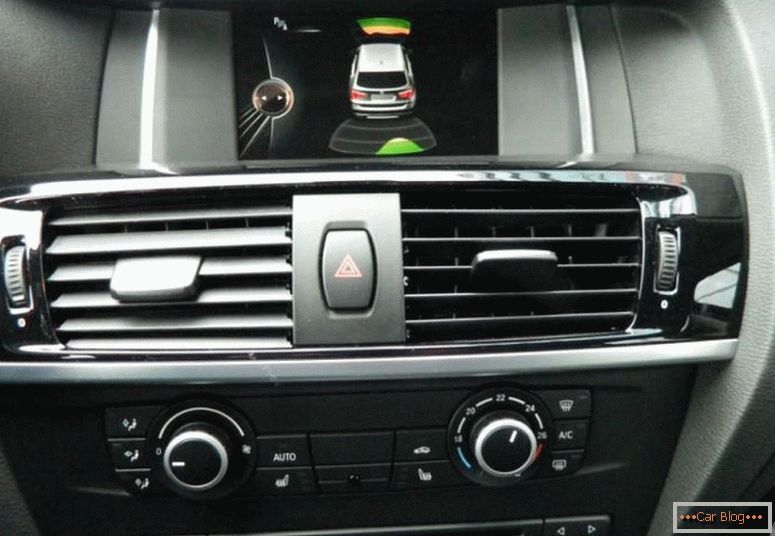 BMW X3 s korištenom fotografijom