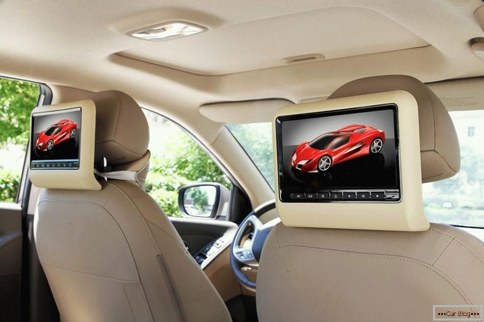 Kako kupiti DVD sustav s dva monitora za auto ili minivan.