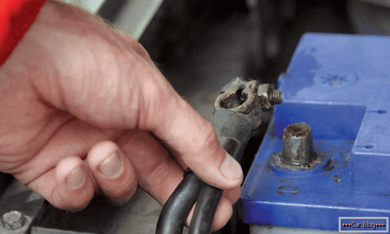 kako popraviti automobilsku bateriju