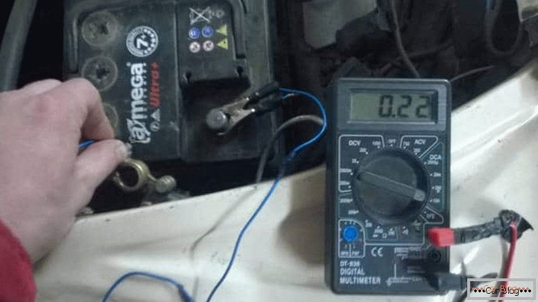 koliko treba napajanje akumulatora automobila od generatora