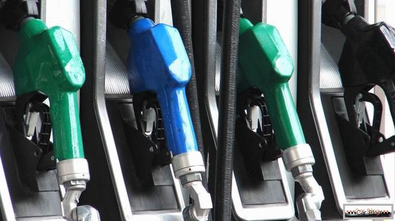 Provodeći kontrolu potrošnje goriva, možete ispuniti vozilo na utvrđenom rasporedu
