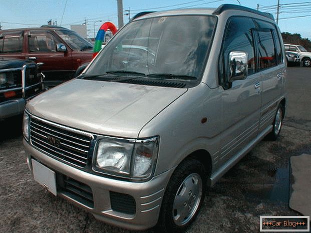 Daihatsu Pomakni auto