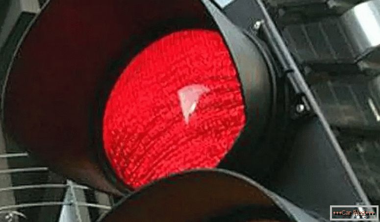 što je kazna za vožnju crvenim svjetlom?