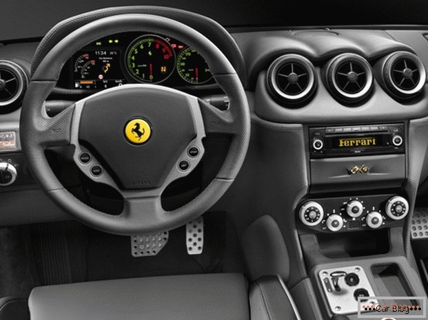 Bose Media sustav u Ferrari automobilu