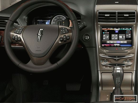 Visokokvalitetni audio sustav za automobil Lincoln