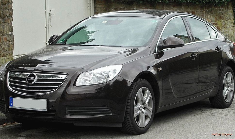 Opel Insignia srednja klasa sedan