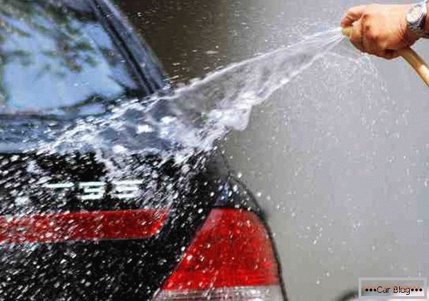 Pranje automobila s vodom