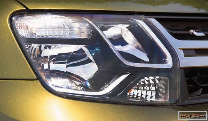 Renault Duster prednja svjetla