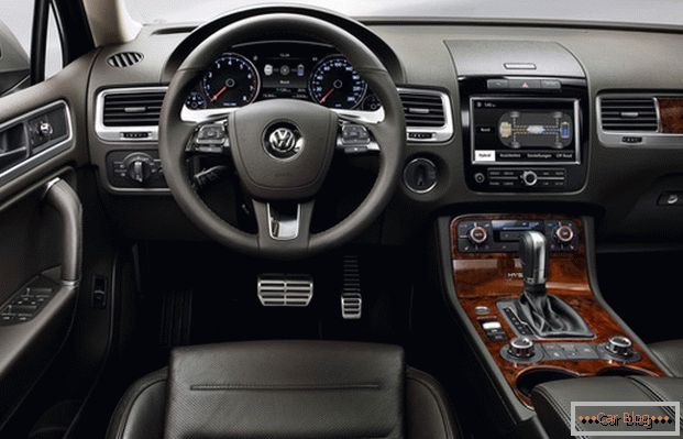 Volkswagen Touareg ima skupe i elegantne interijere