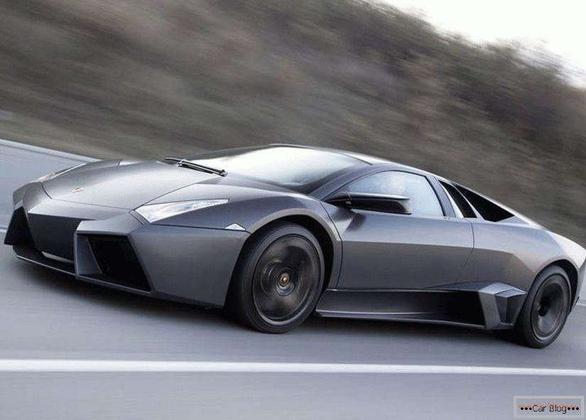 Lamborghini Reventon vozi brzo