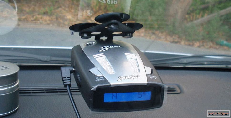 Radarski detektor u automobilu