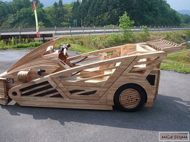 Drveni automobil