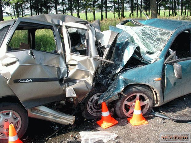 Auto nesreće uzrokuju mnoge smrti