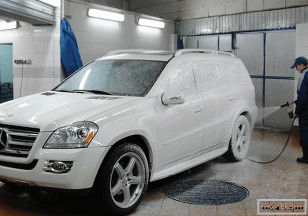Niti jedan moderni vozač ne može raditi bez pranja automobila