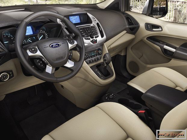 U kabini Ford Connect sve je na njemačkom jeziku visoke kvalitete i pri ruci.