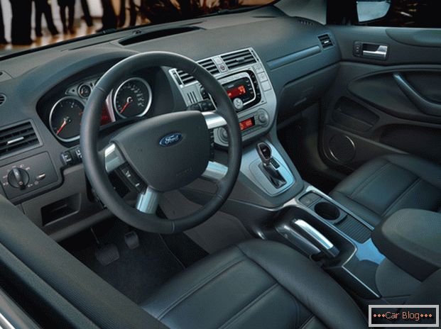 Ford Kuga auto interijer наоборот более презентабелен в отличии от внешности автомобиля