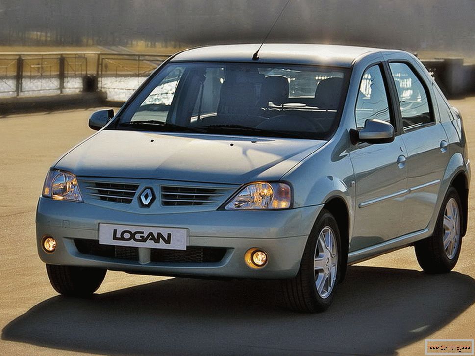 Renault Logan - pogled sprijeda