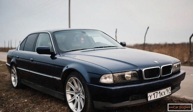 BMW 7 (E38) fotografija