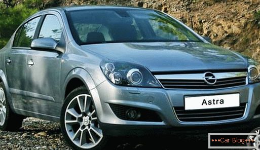 Opel Astra obiteljske specifikacije