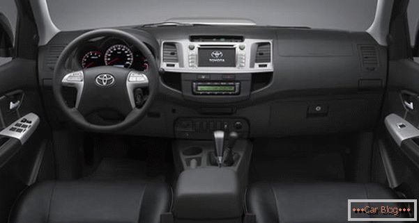 U kabini automobila Toyota Hilux